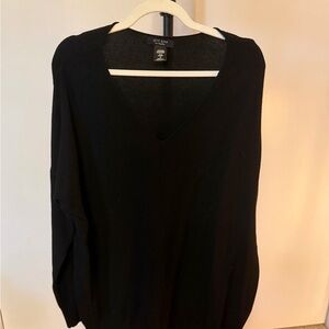 Love Tree Women's Elegant Black V-Neck Sweater